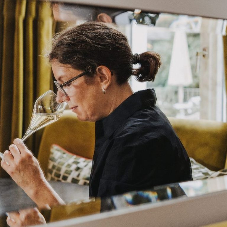 ©Nicole Wolbers Nicole Wolbers Schaumweinexpertin bei der Verkostung ©Nicole Wolbers