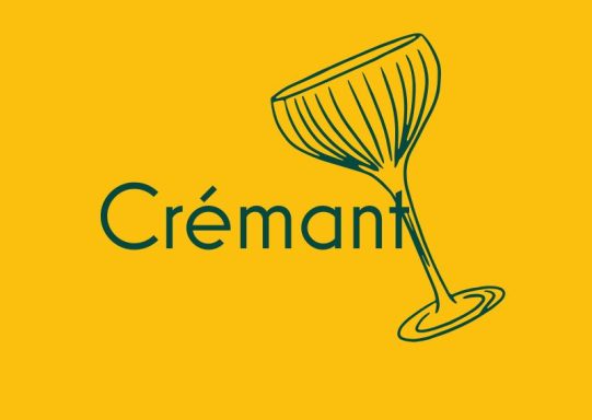 Crémant Gelber Hintergrund mit dem Wort "Crémant" und einer eleganten Sektglasmotive.